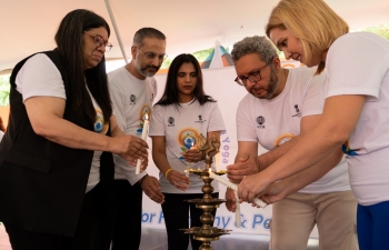 Yoga para Vasudhaiva Kutumbakam es el tema del 9 Dia Internacional del Yoga. Esto quedo ampliamente demostrado hoy en las celebraciones del DIY organizadas por la Embajada de la India en Caracas.